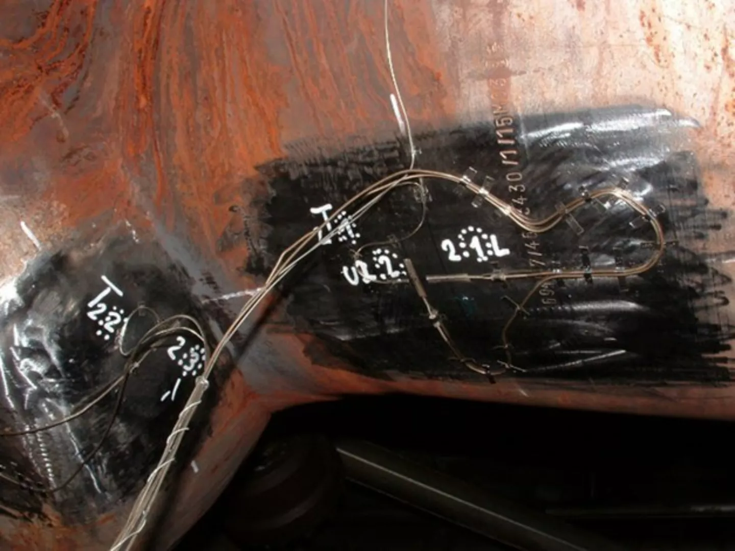 Measurement on two non-return valves using ht strain gauges