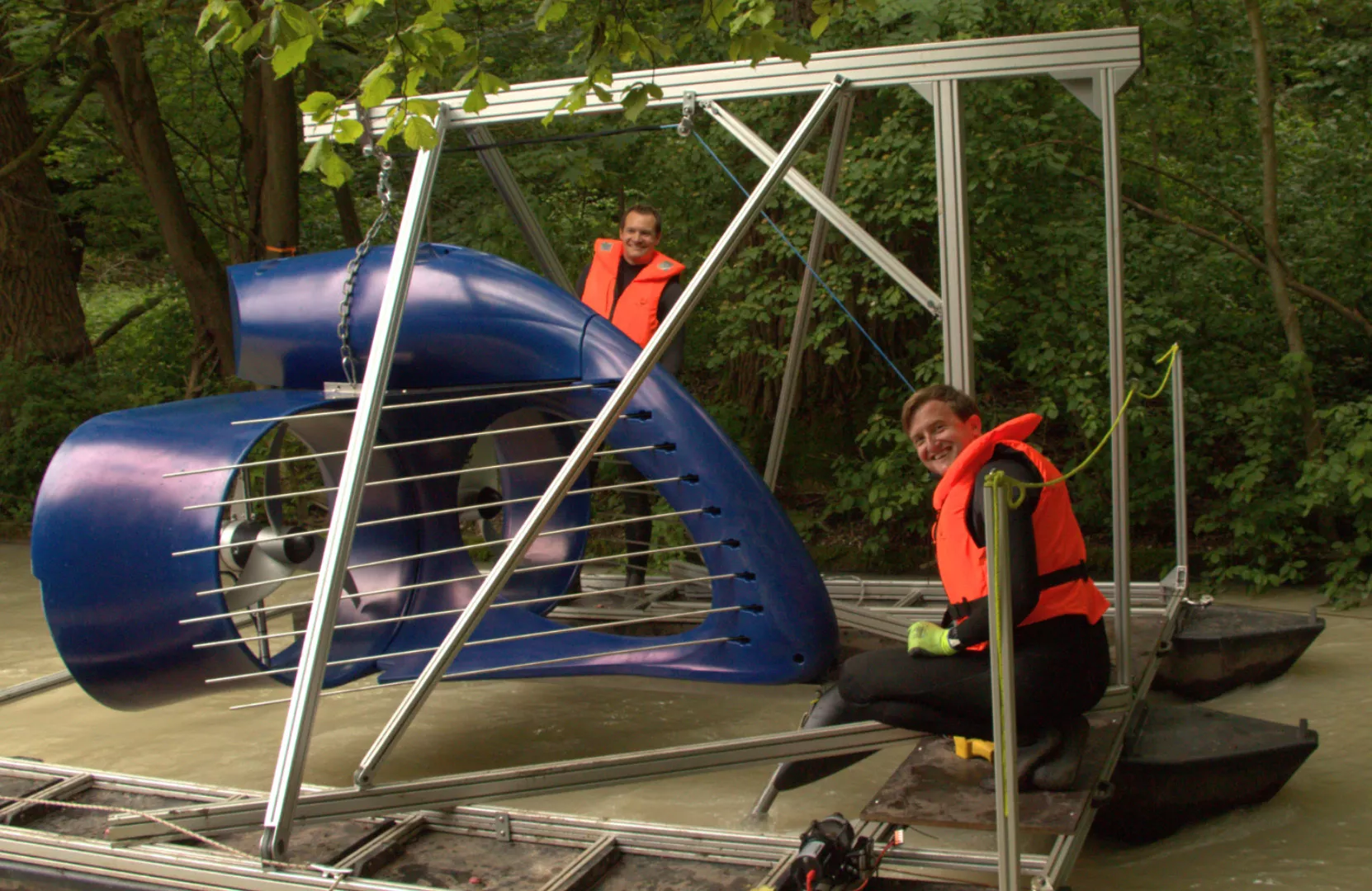 Installation of the Energyfish pilot plant in the Auer Mühlbach in Munich_Energyminer GmbH
