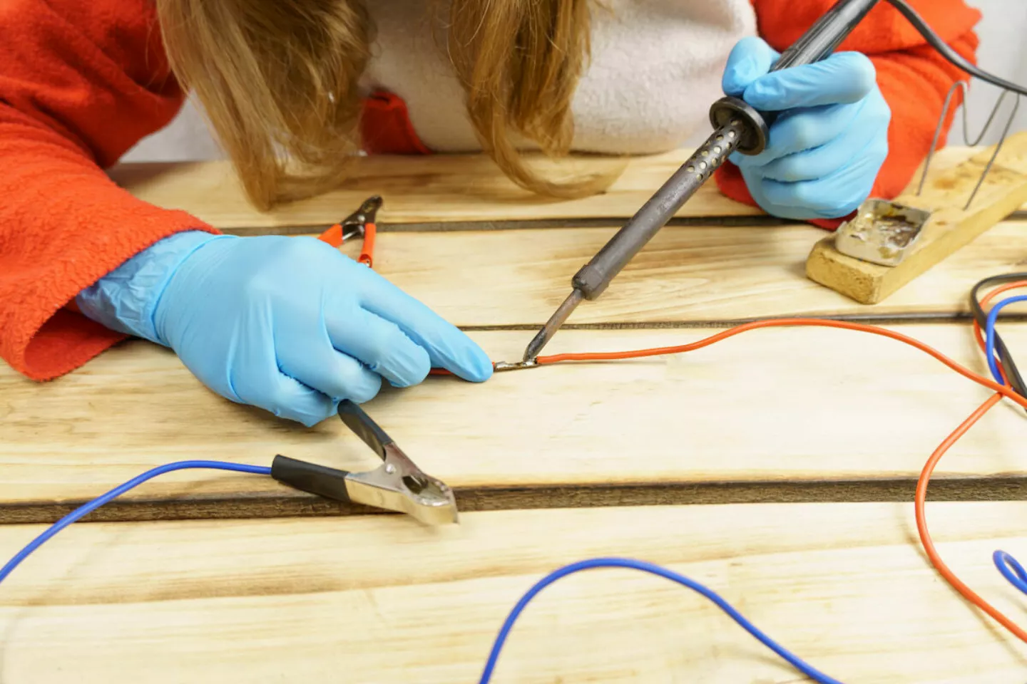 Soldering wires strain gauges